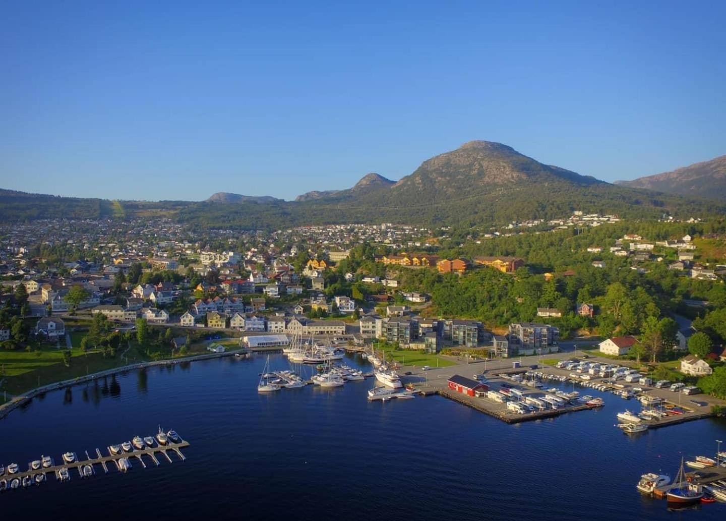 Charming House In The Harbour Of Jorpeland Lägenhet Exteriör bild