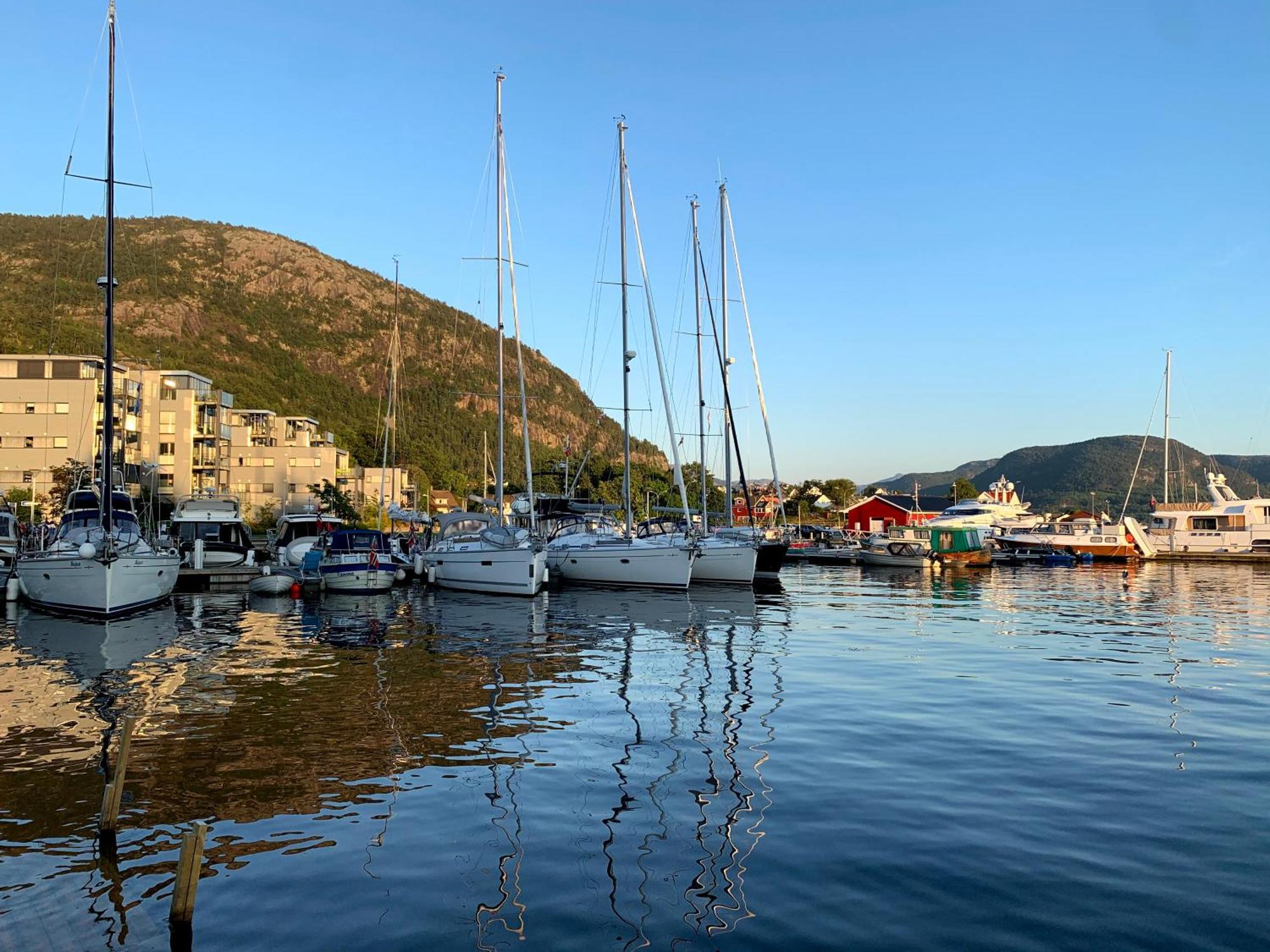 Charming House In The Harbour Of Jorpeland Lägenhet Exteriör bild